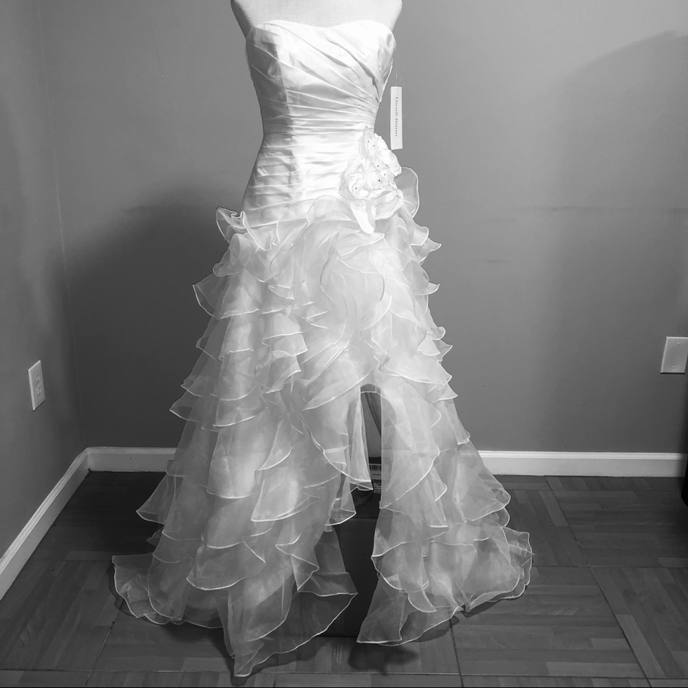 NWT David’s Bridal Wedding Gown